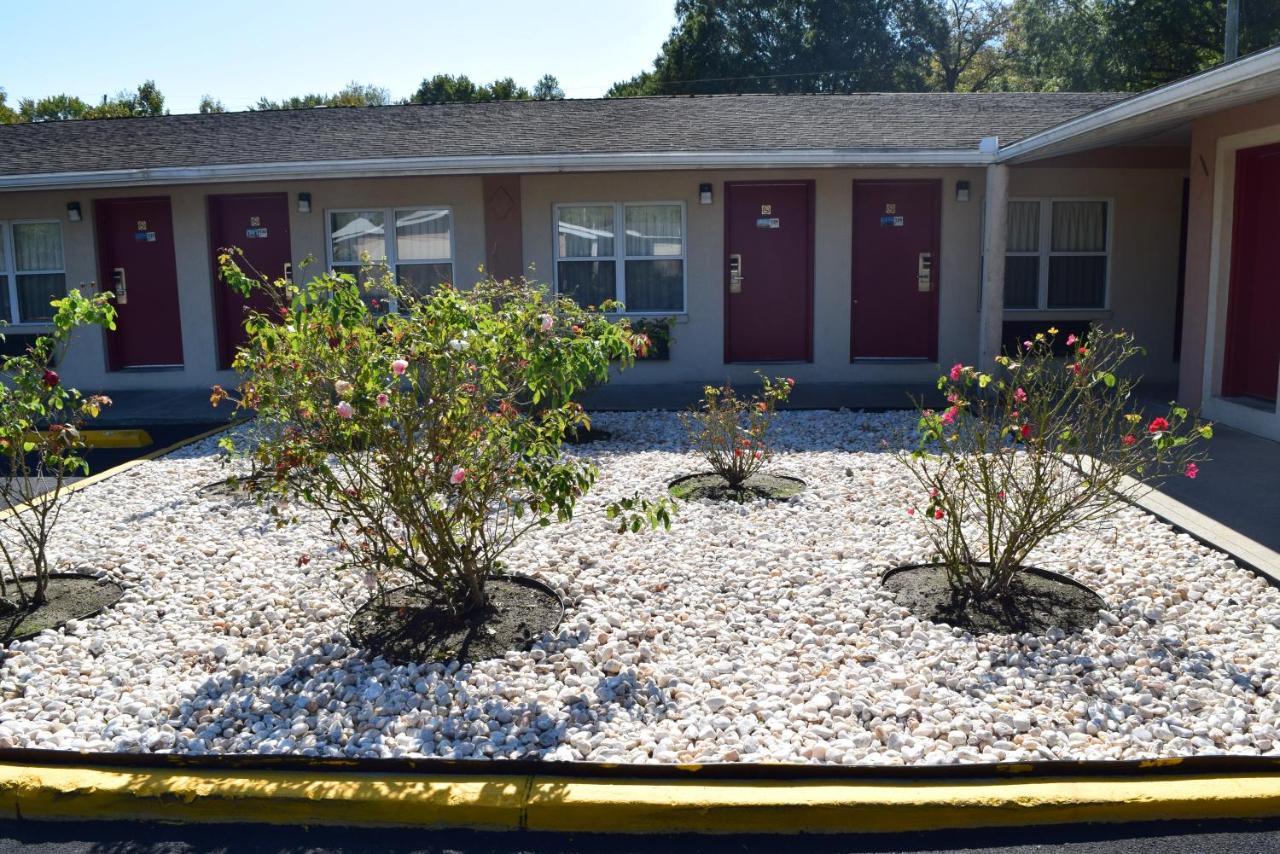 White Oaks Motel Pennsville/Carneys Point Exterior photo